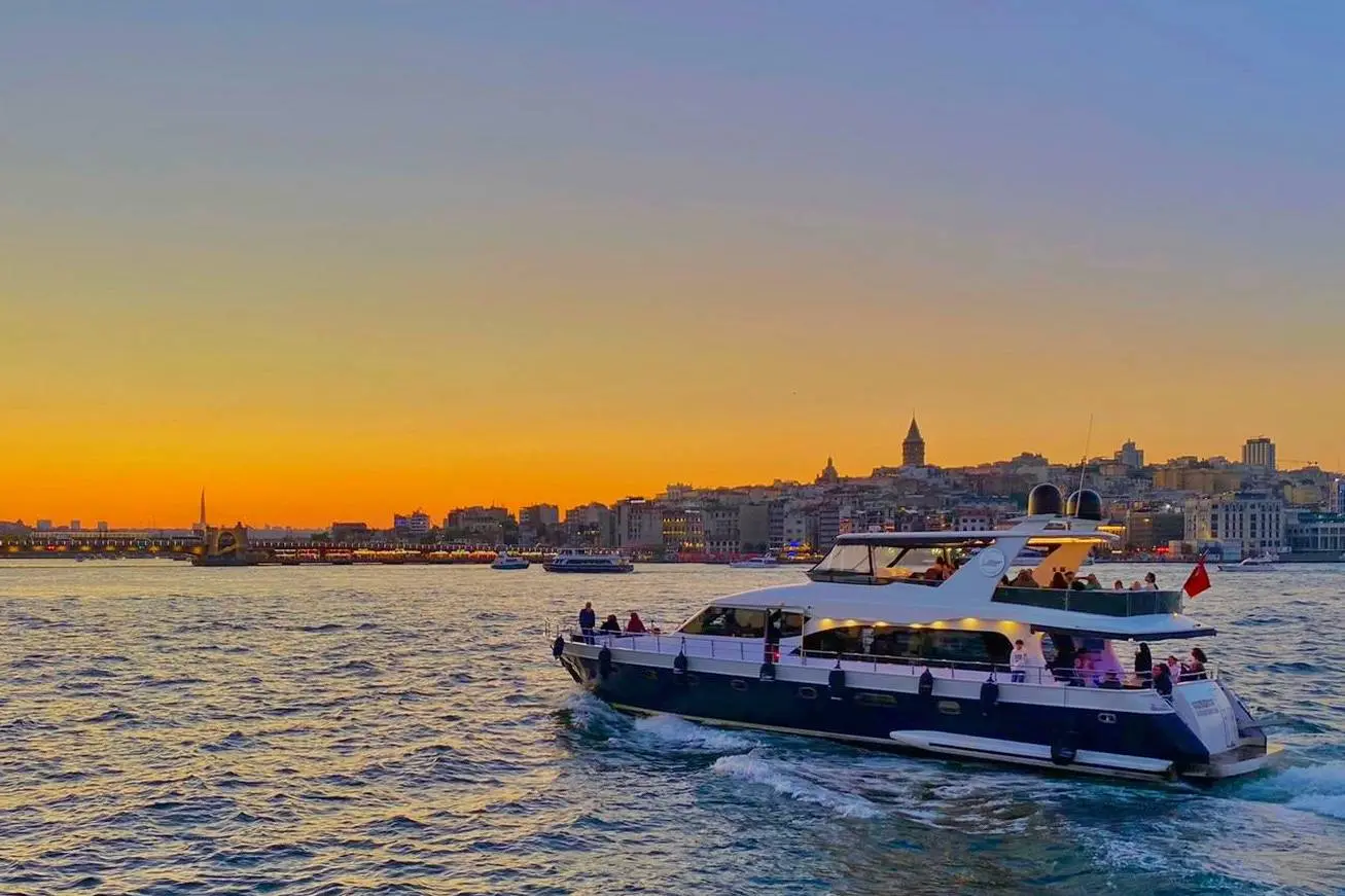 Luxury Sunset Yacht Cruise on Bosphorus Strait with Snacks