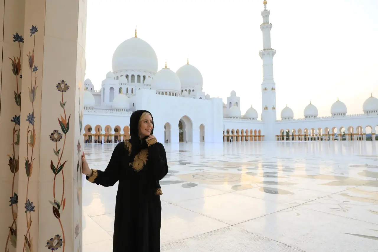 Abu Dhabi Full-day City Tour with Sheikh Zayed Grand Mosque in Abu Dhabi
