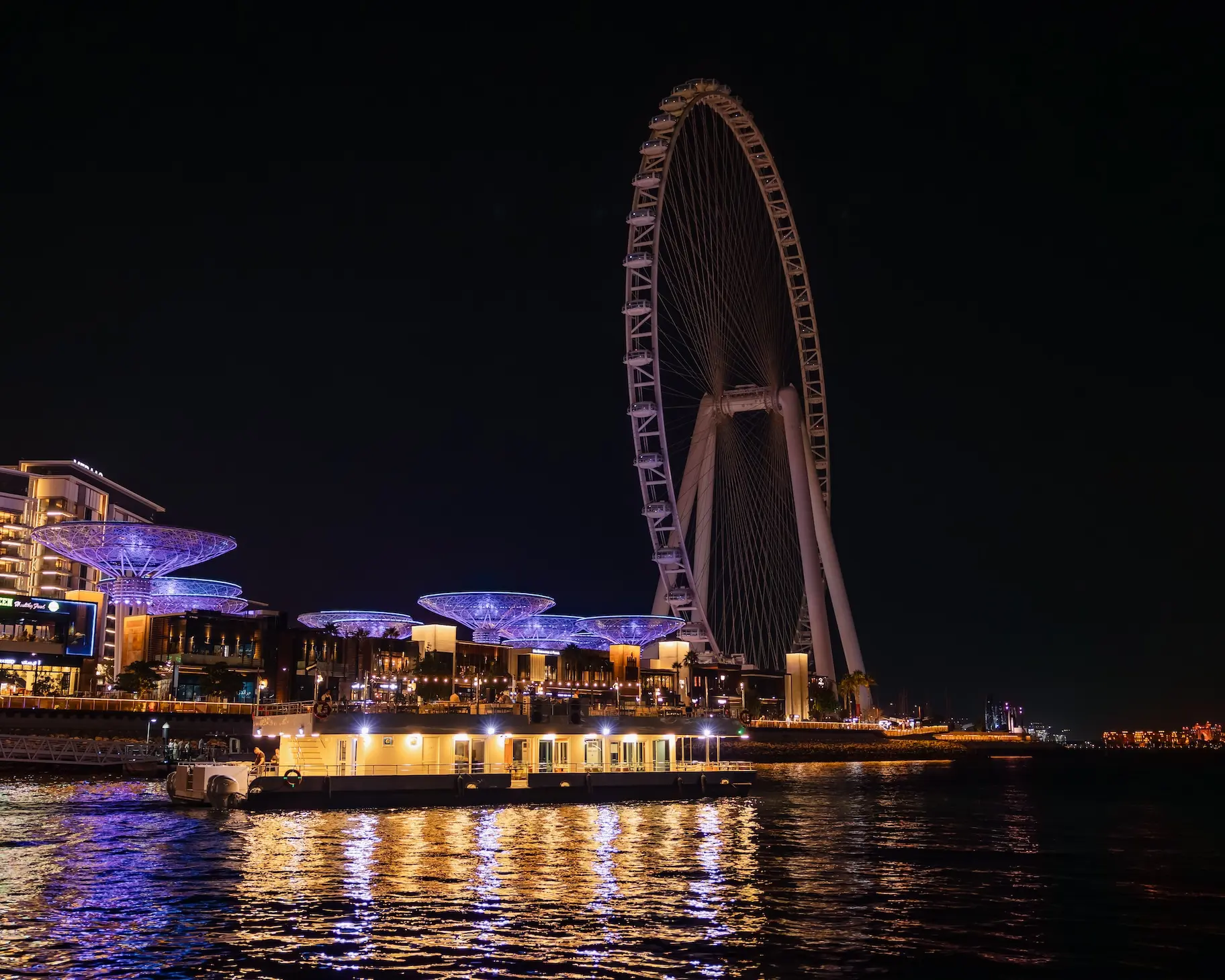 Alexandra Sea Lounge - Dubai Marina in Dubai - Photo 2