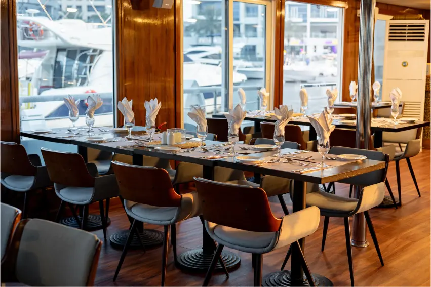 Alexandra Sea Lounge - Dubai Marina in Dubai - Photo 20