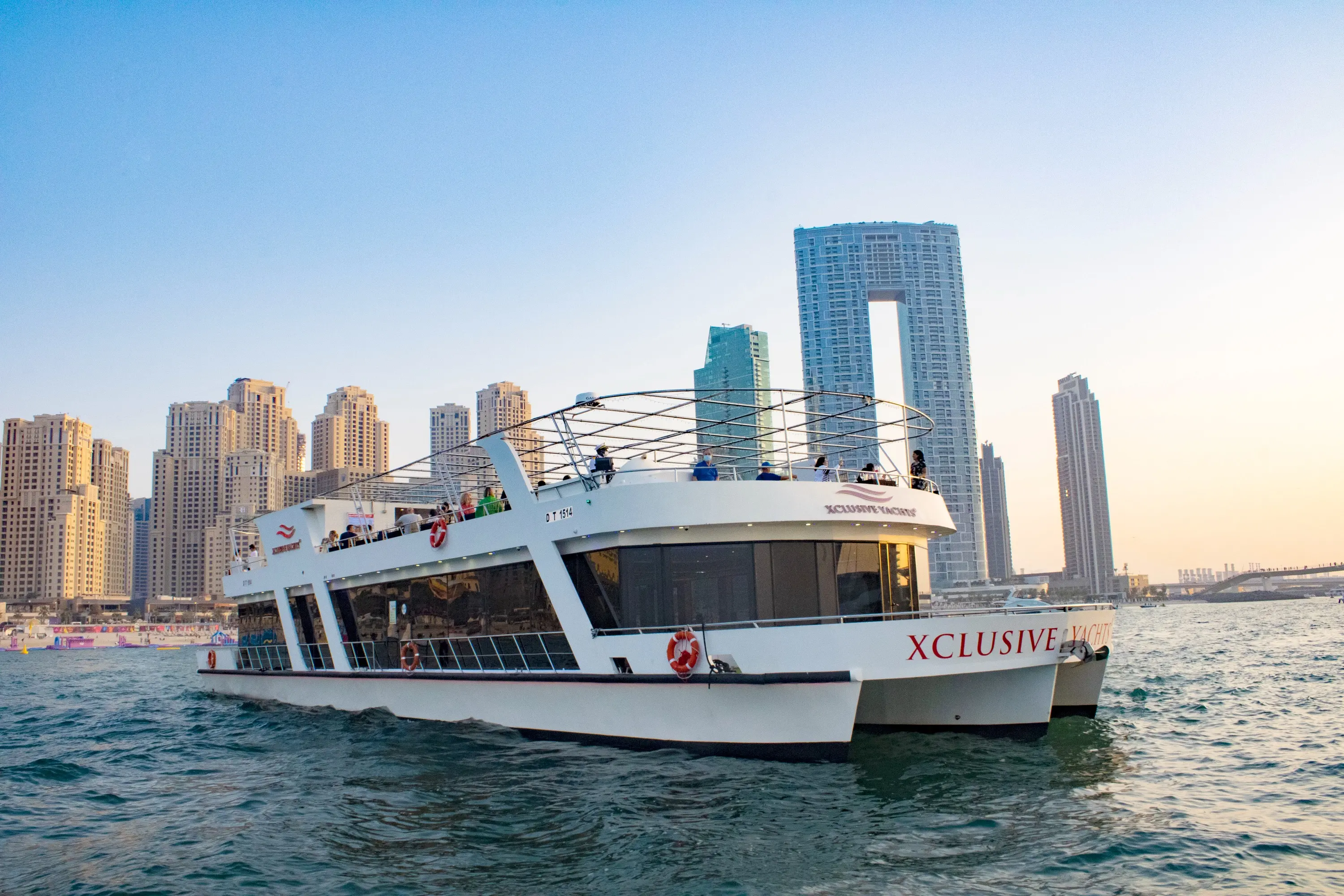 Sunset or Dinner Cruise with Live Music & Open Bar in Dubai