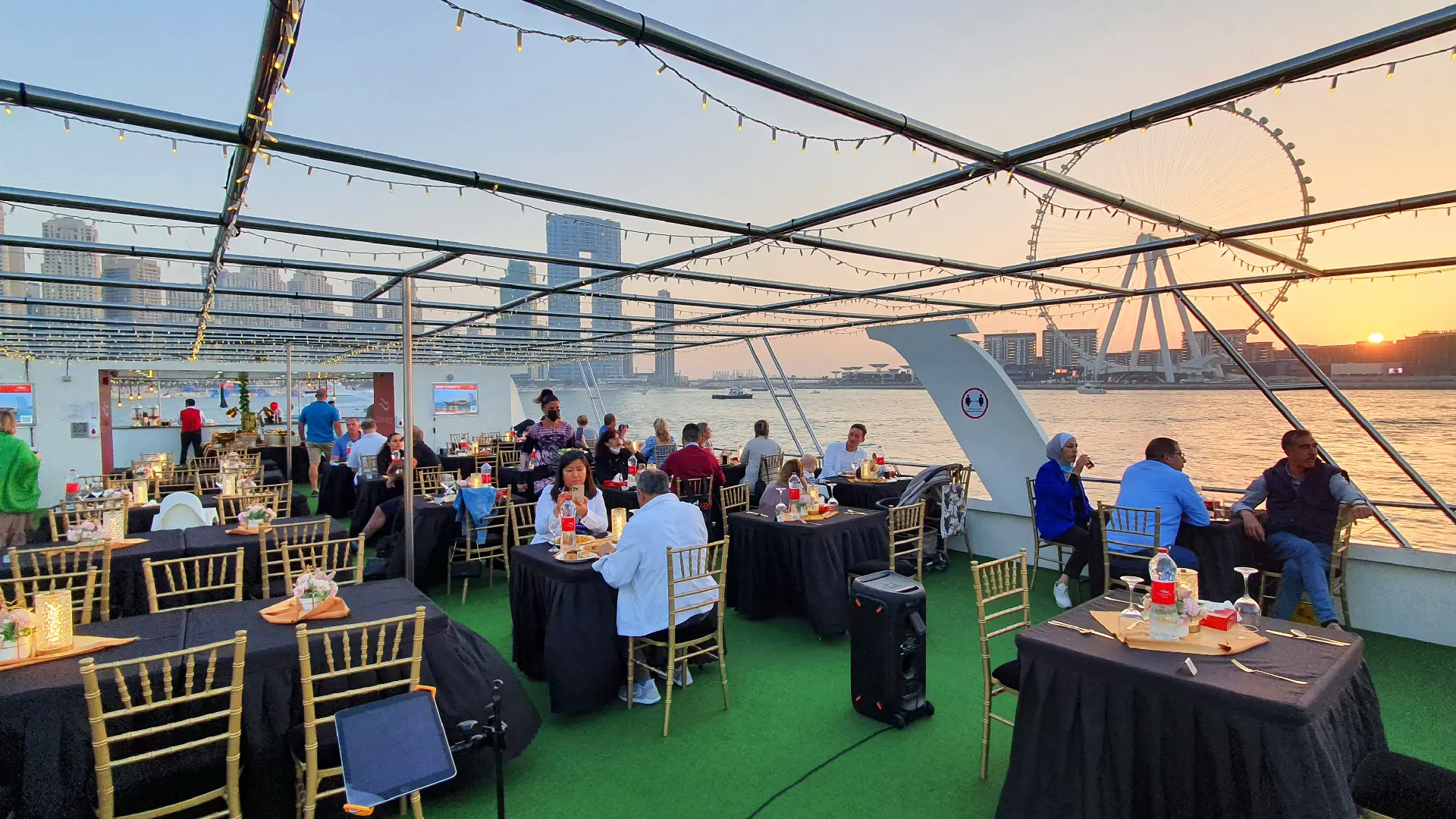 Sunset or Dinner Cruise with Live Music & Open Bar in Dubai - Photo 4